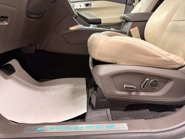 Used 2020 Ford Explorer Platinum w/ Premium Technology Package AWD/4WD image 8