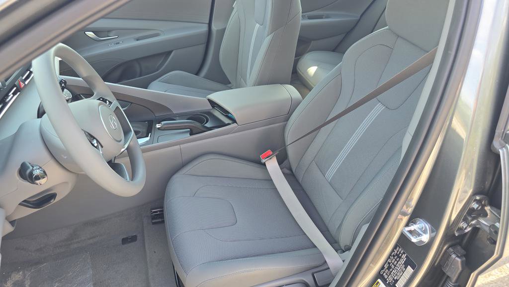 New 2026 Hyundai Elantra SE FWD image 14