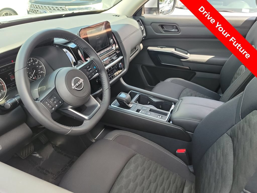 Certified 2025 Nissan Pathfinder SV FWD image 3