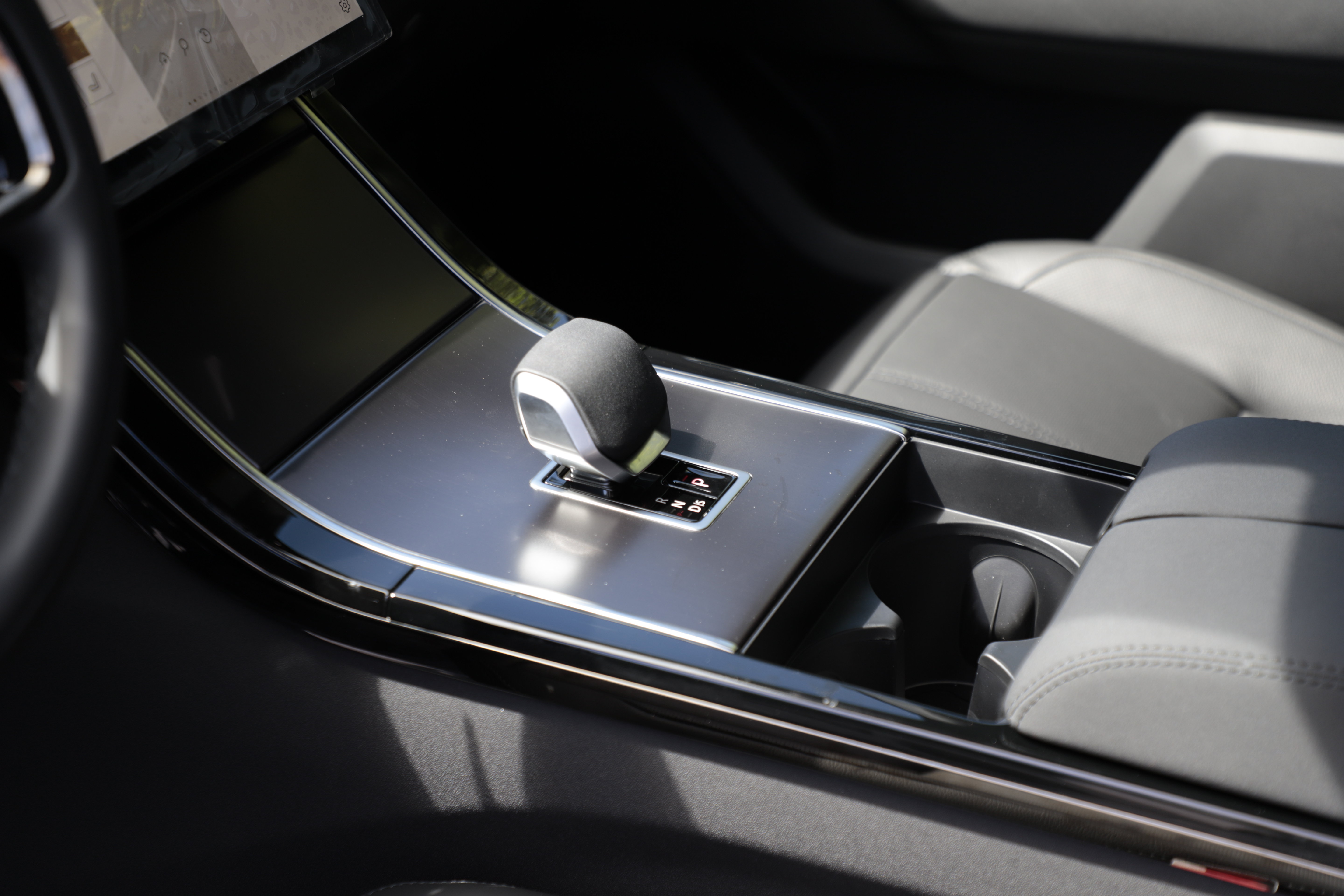 New 2026 Land Rover Range Rover Velar Dynamic SE AWD/4WD image 18