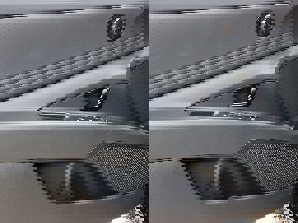 Certified 2025 Hyundai Elantra Sport image 11