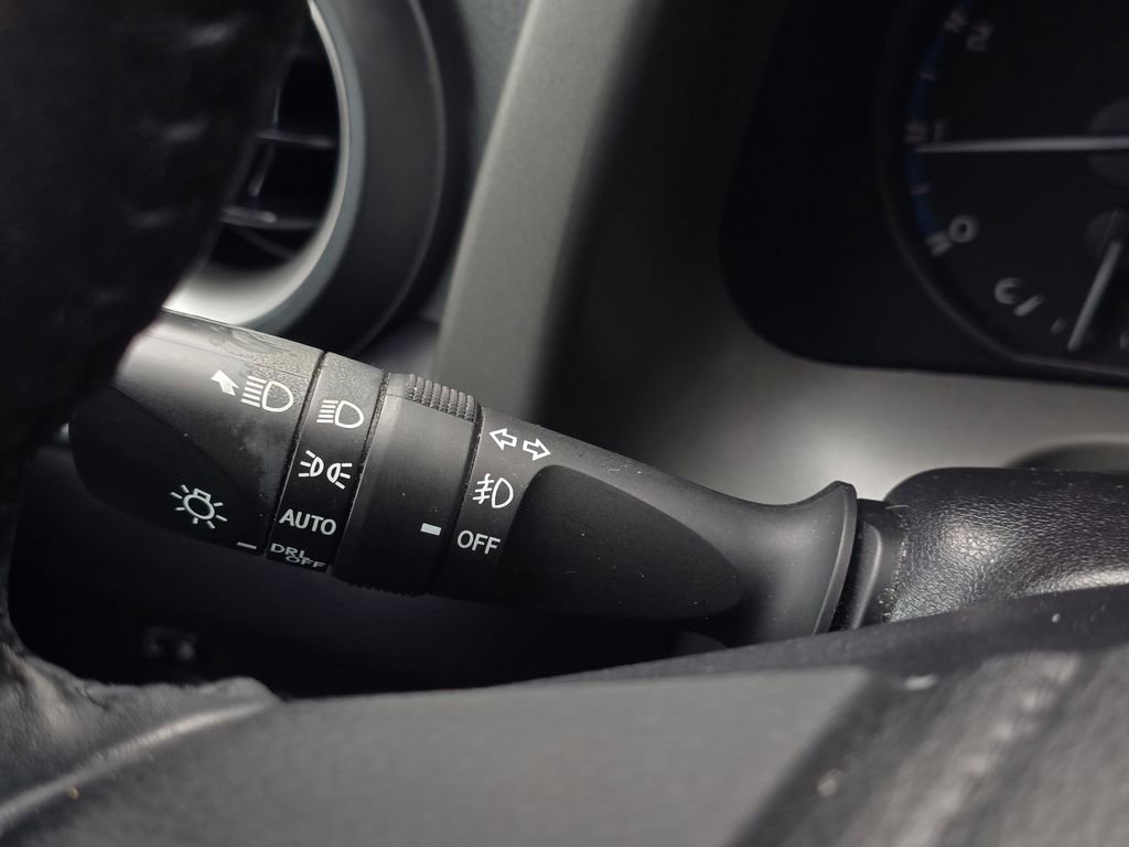 Used 2017 Toyota RAV4 XLE AWD/4WD image 32