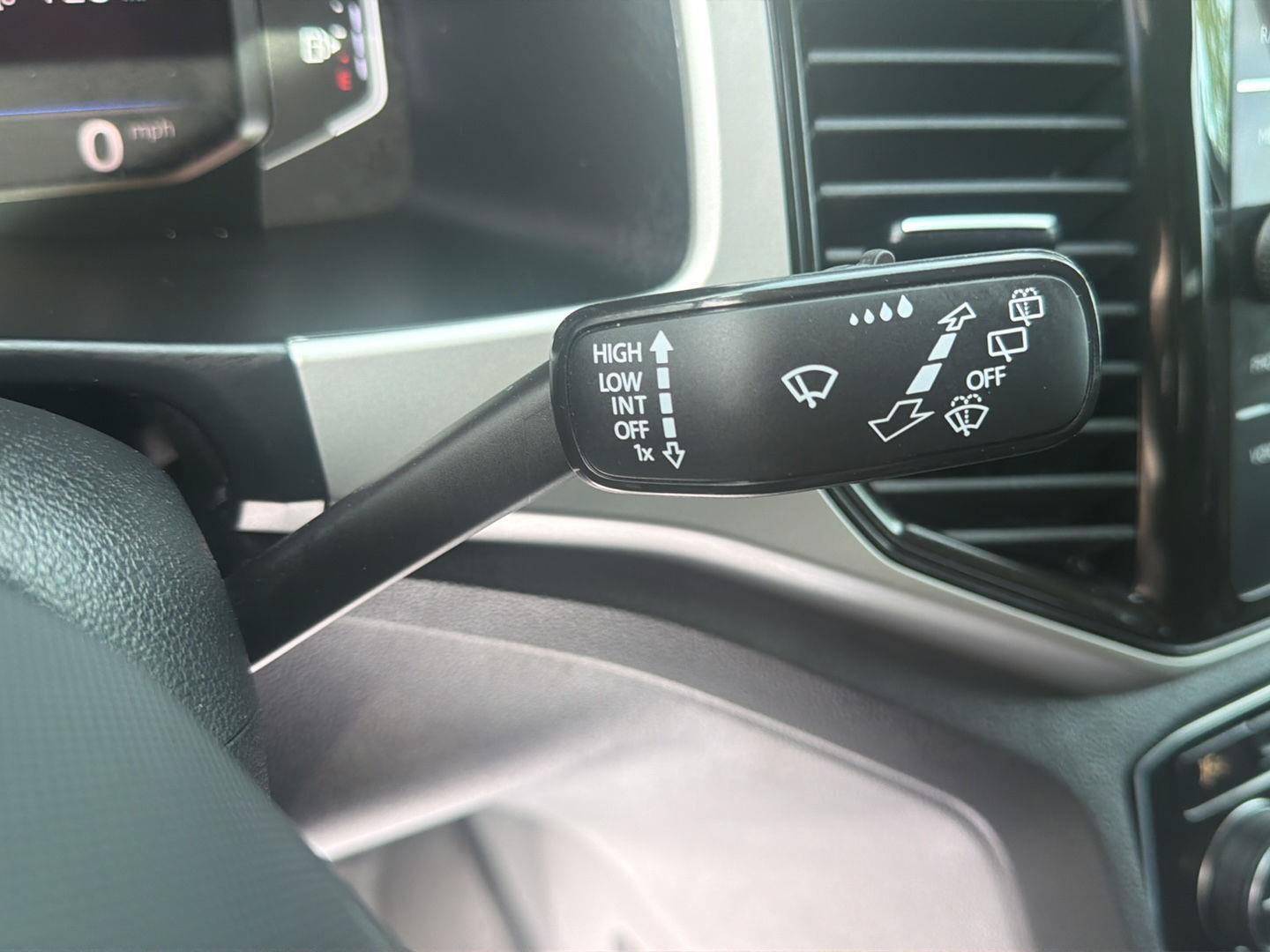 Used 2023 Volkswagen Atlas SE AWD/4WD image 20