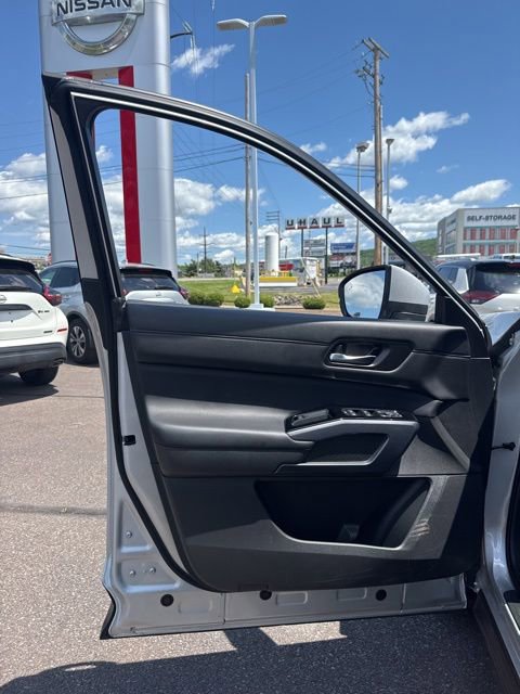 Certified 2024 Nissan Pathfinder SL AWD/4WD image 10