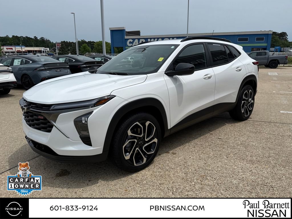 Used 2025 Chevrolet Trax RS w/ Sunroof Package FWD image 12