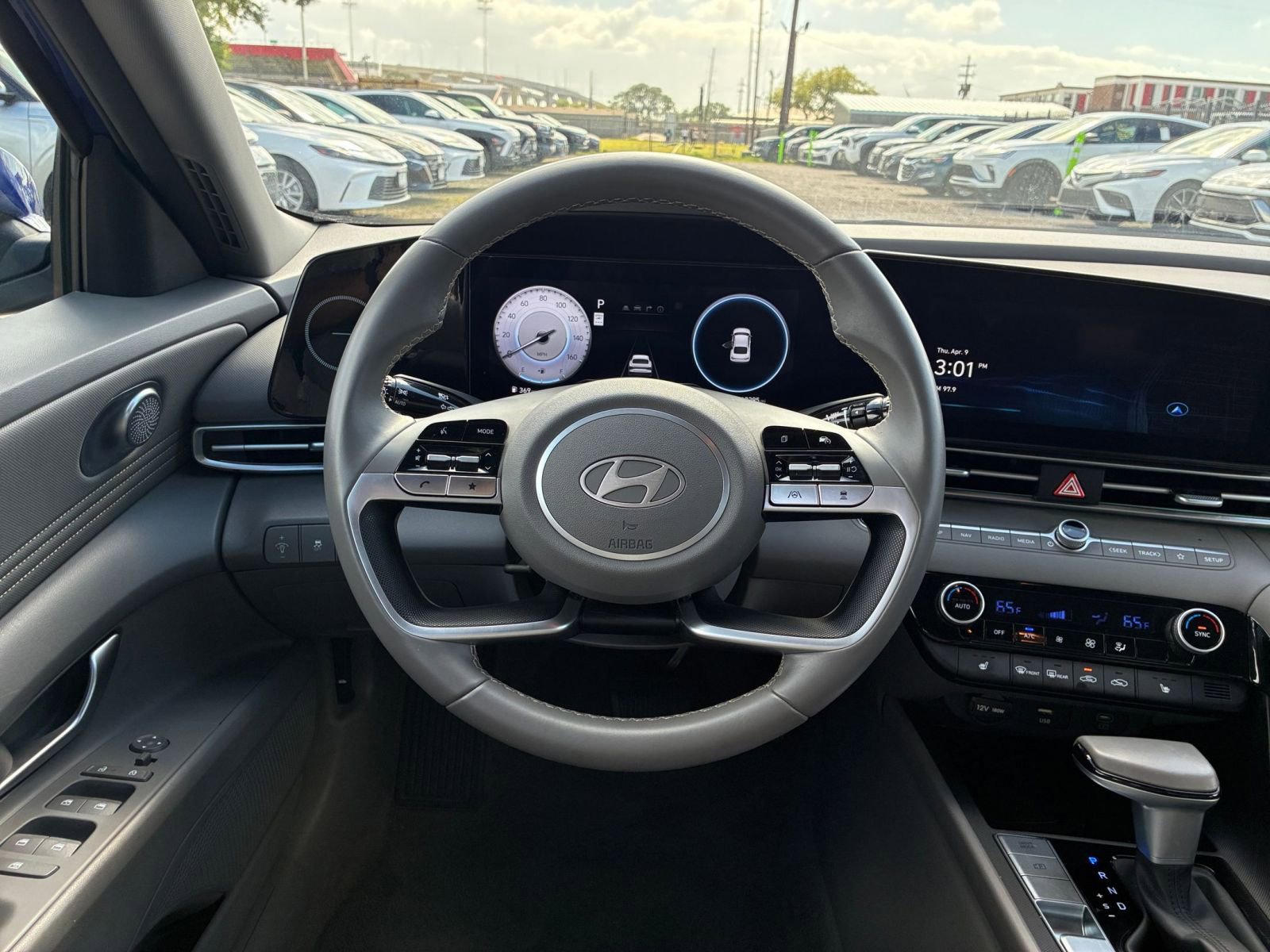 Used 2025 Hyundai Elantra SEL FWD image 27