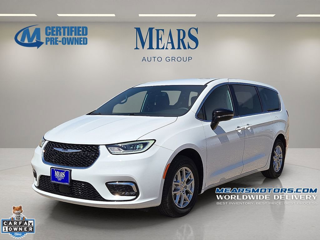 Used 2025 Chrysler Pacifica Select image 1