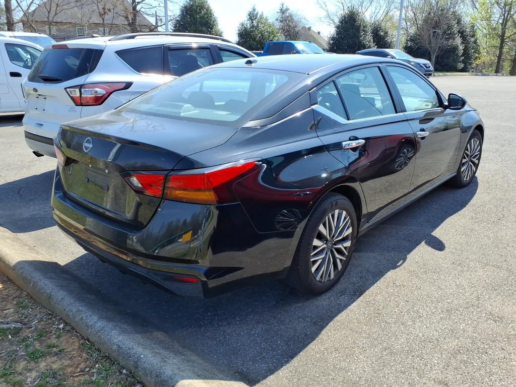 Certified 2025 Nissan Altima 2.5 SV FWD image 5