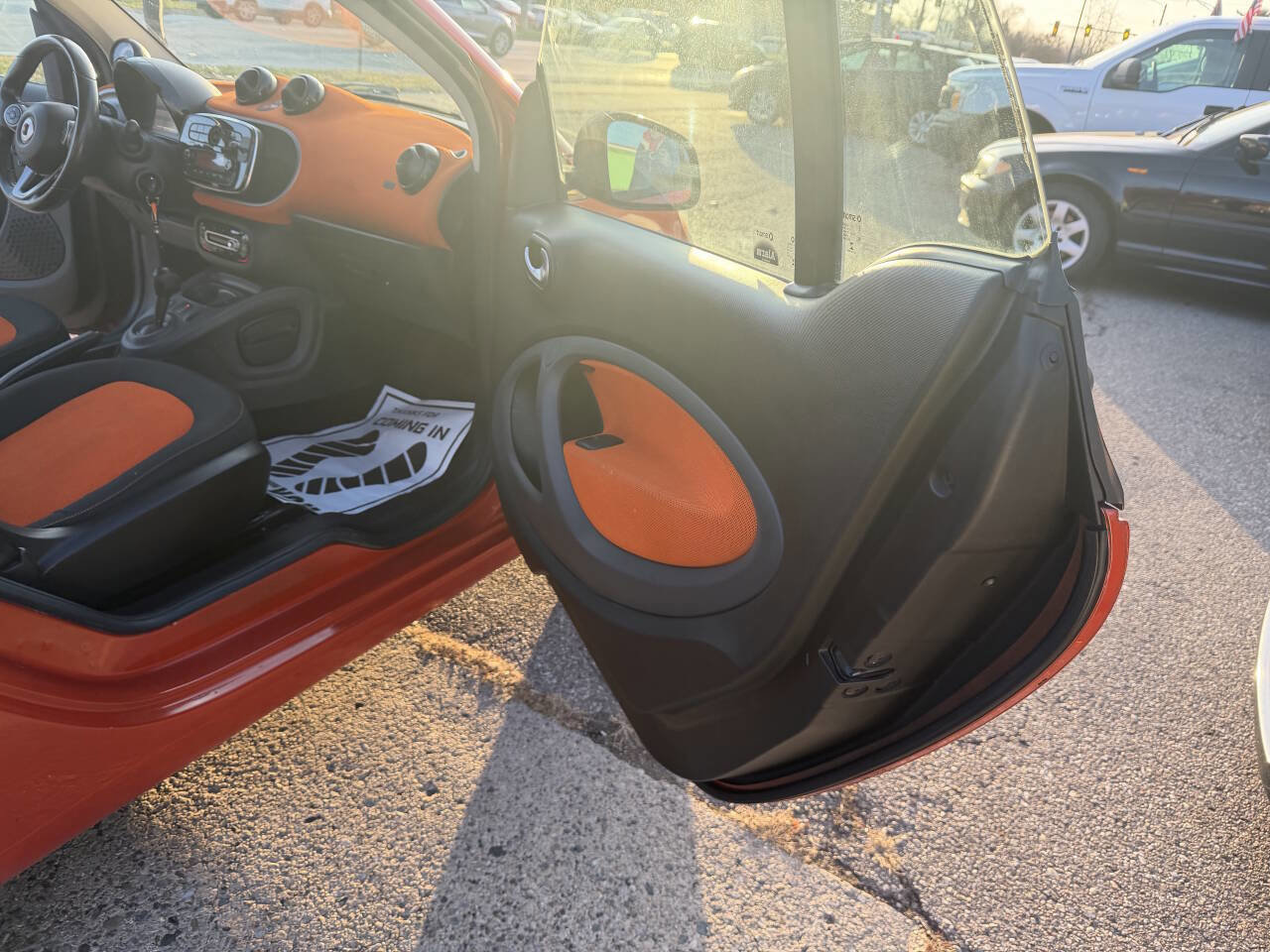 Used 2016 smart fortwo passion image 28