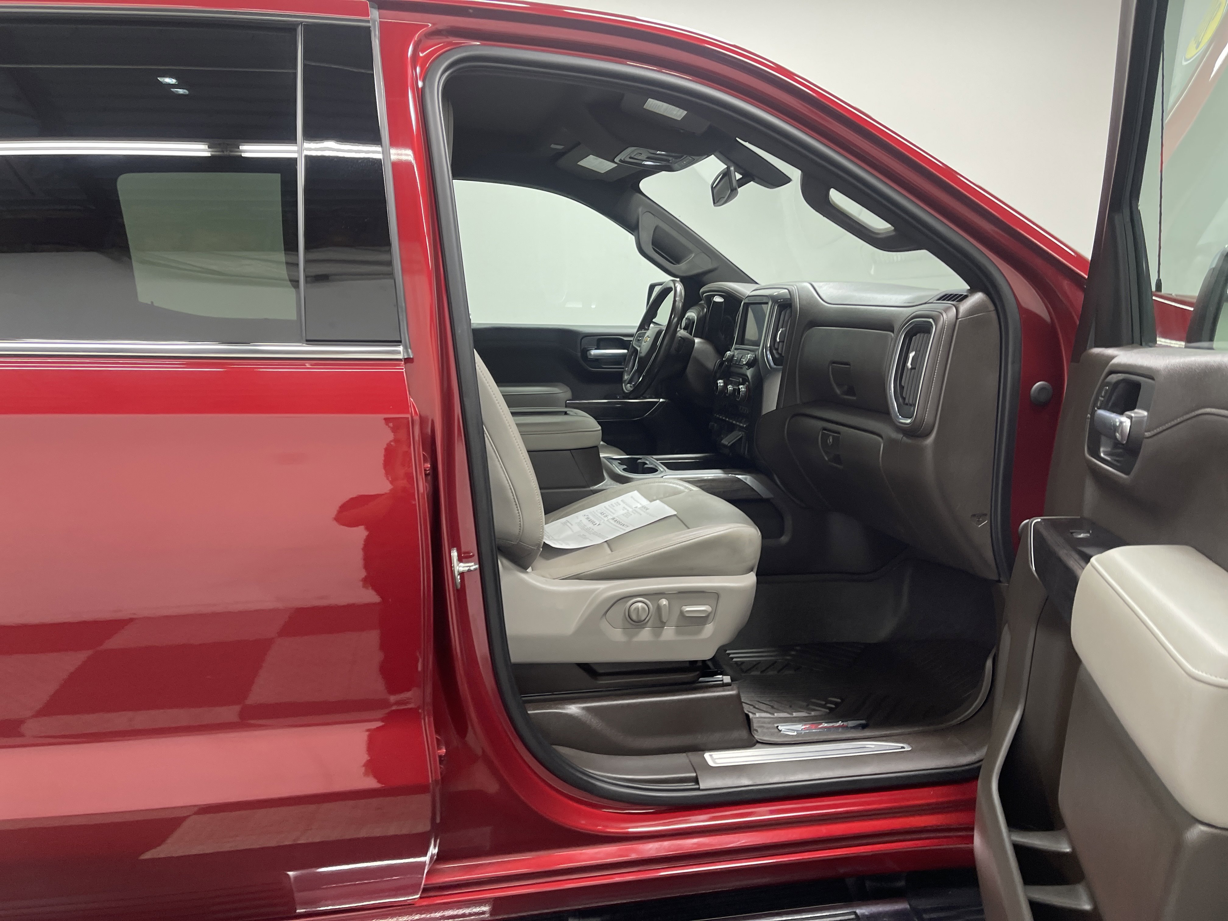 Used 2020 Chevrolet Silverado 1500 LTZ image 25