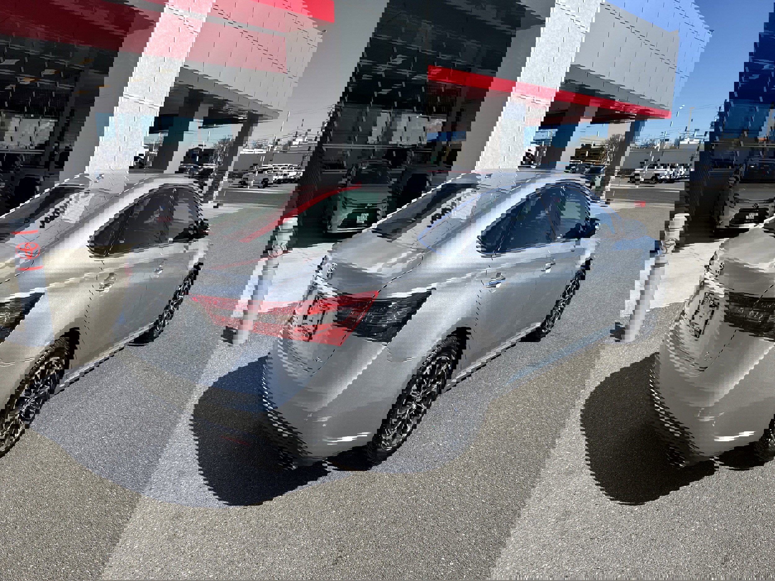 Used 2016 Toyota Avalon XLE FWD image 4