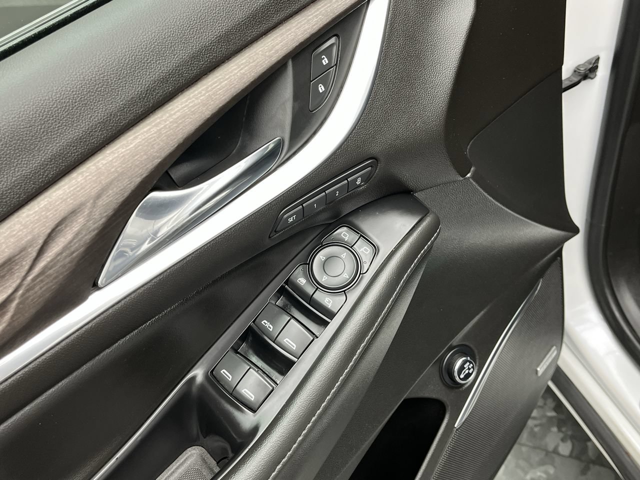 Certified 2023 Buick Enclave Avenir w/ Avenir Technology Package AWD/4WD image 10