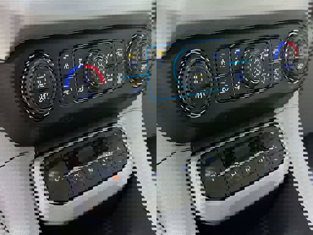 Used 2023 GMC Acadia SLT w/ Preferred Package image 18