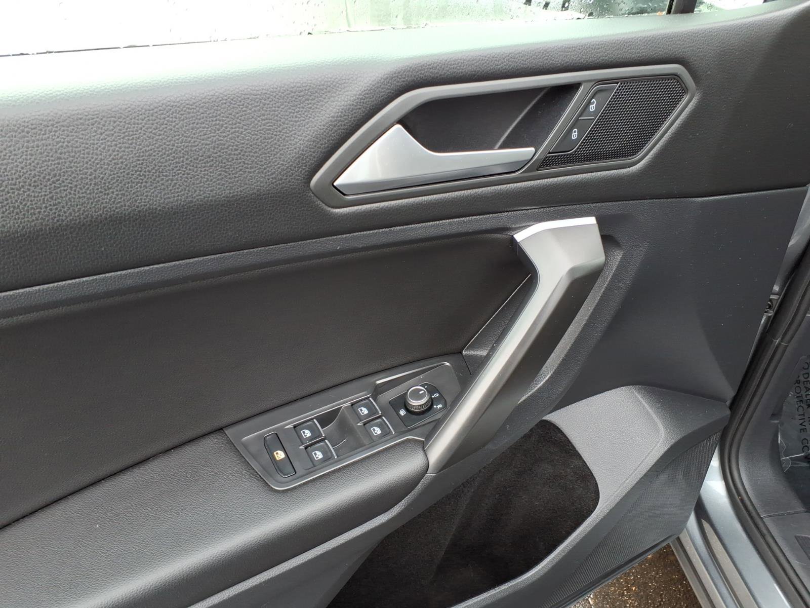 Used 2021 Volkswagen Tiguan SE w/ Panoramic Sunroof Package AWD/4WD image 7