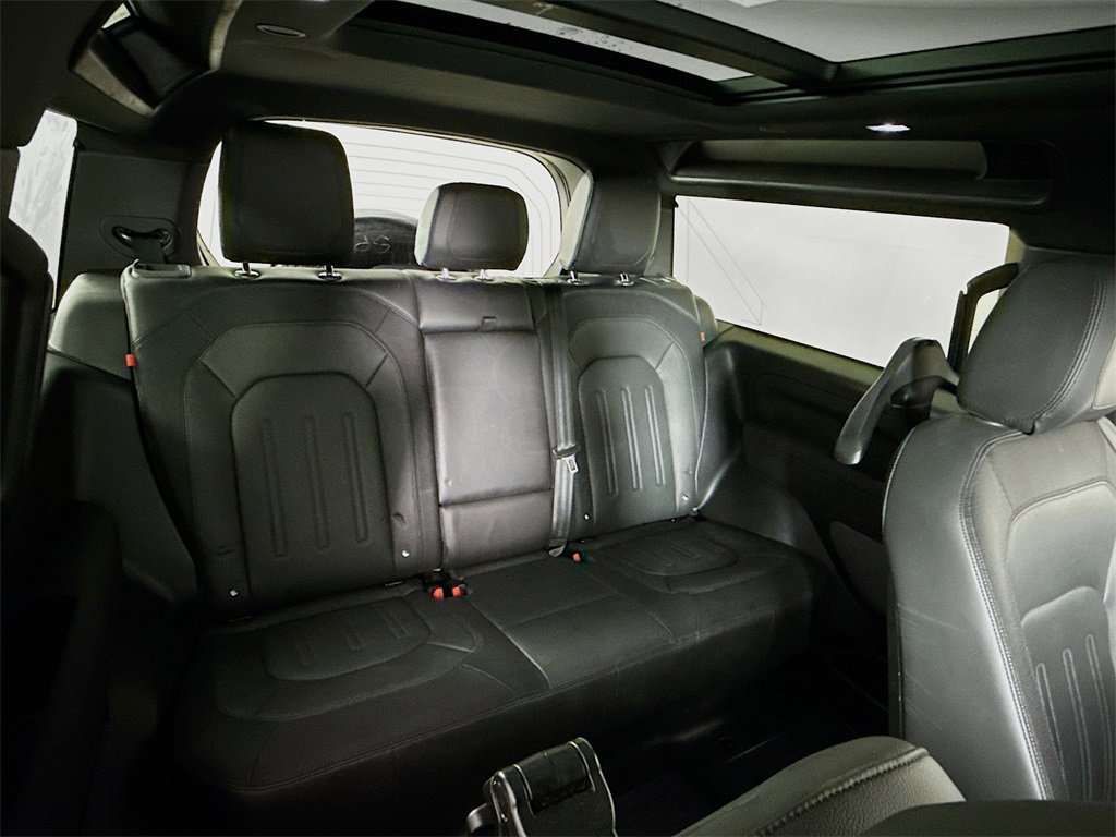 Used 2022 Land Rover Defender 90 X-Dynamic S image 31