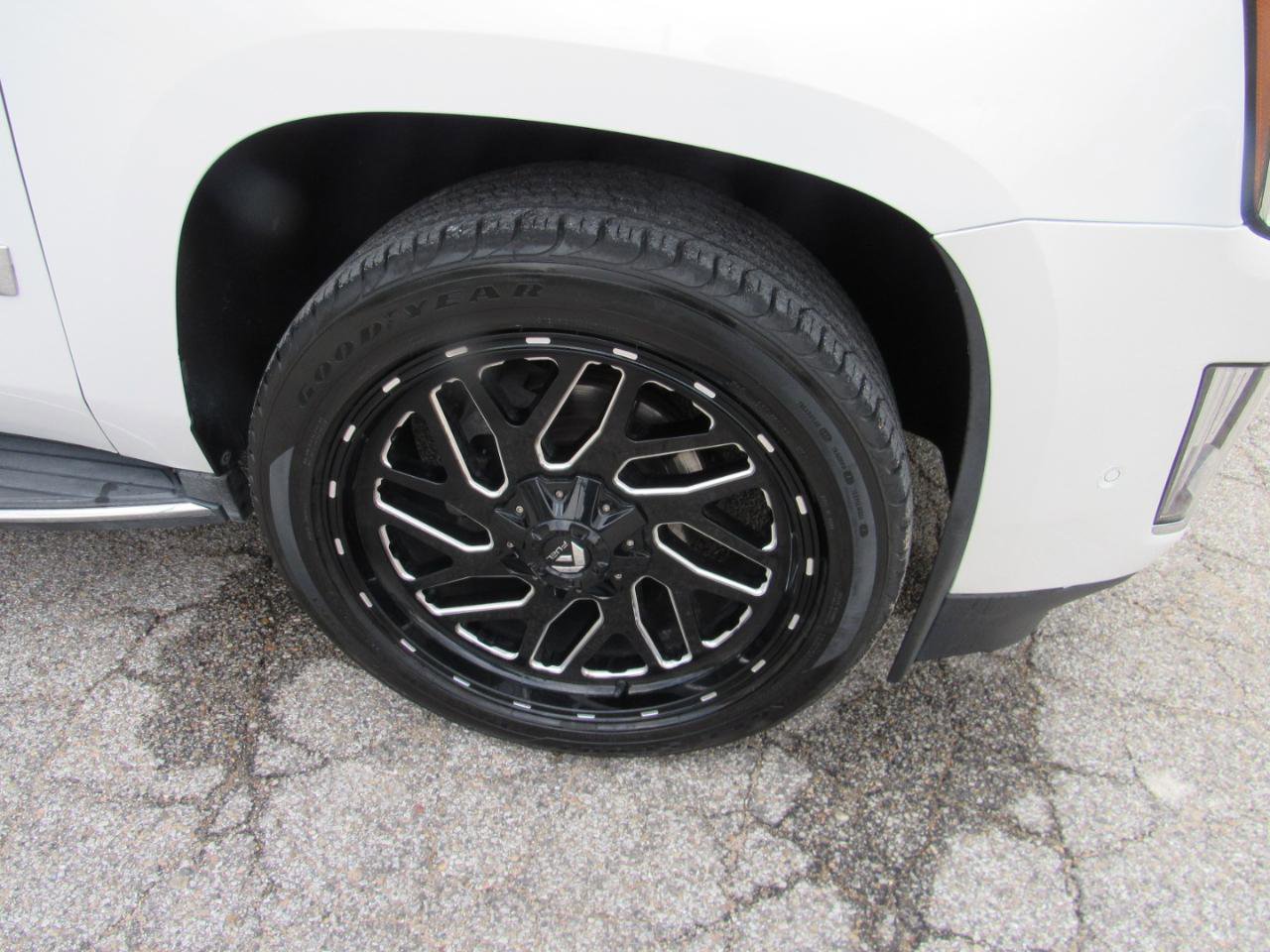 Used 2017 Cadillac Escalade Luxury AWD/4WD image 44