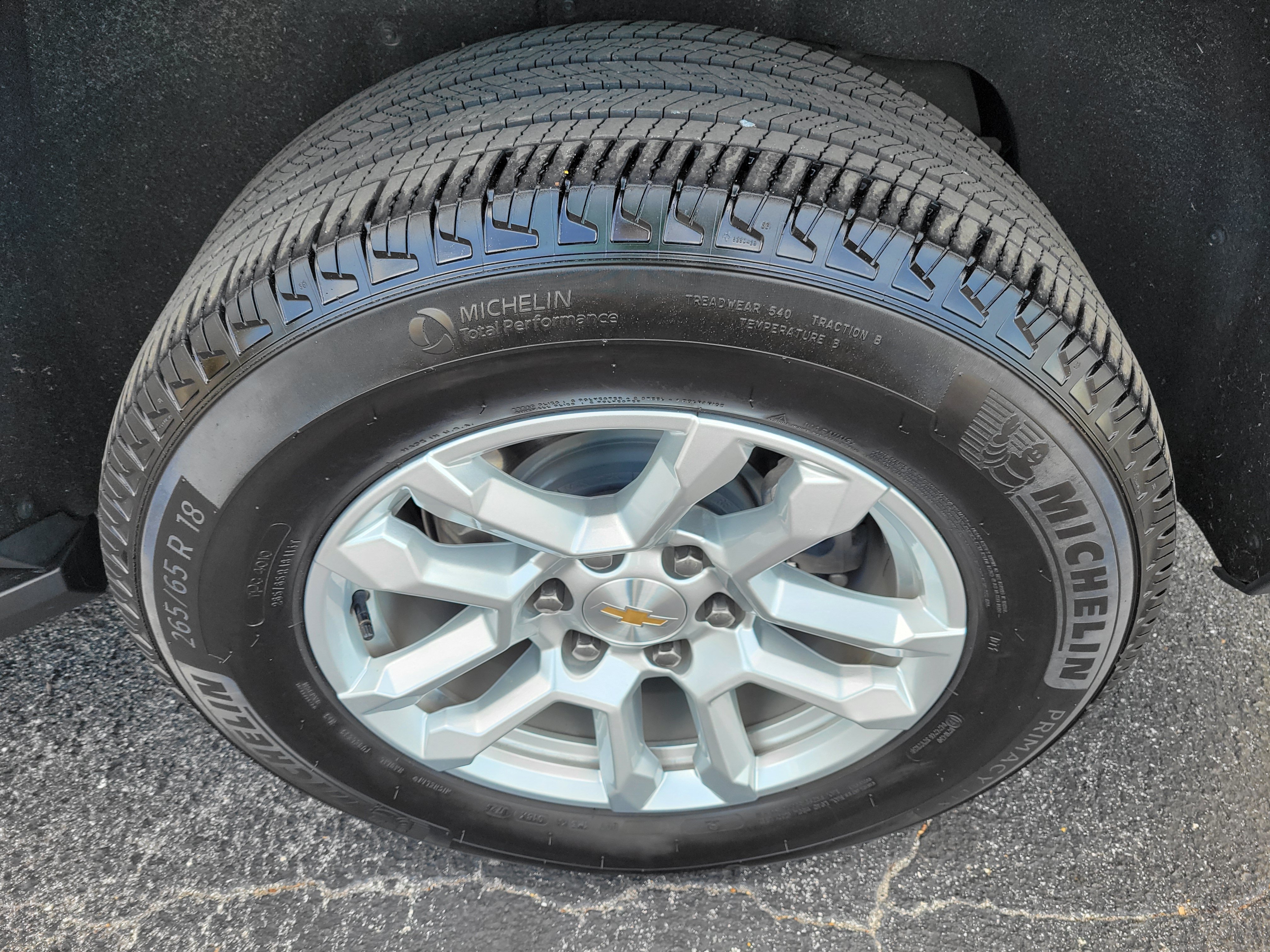 Used 2026 Chevrolet Suburban LT w/ Comfort Package RWD image 42