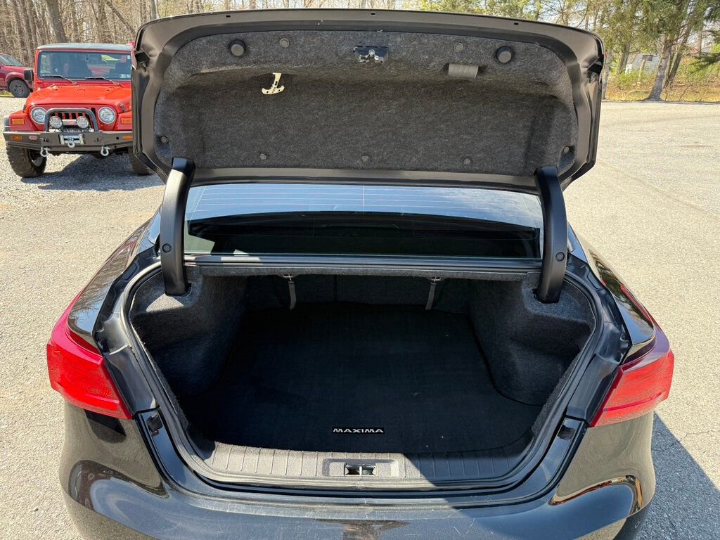 Used 2017 Nissan Maxima SR w/ Midnight Edition image 14