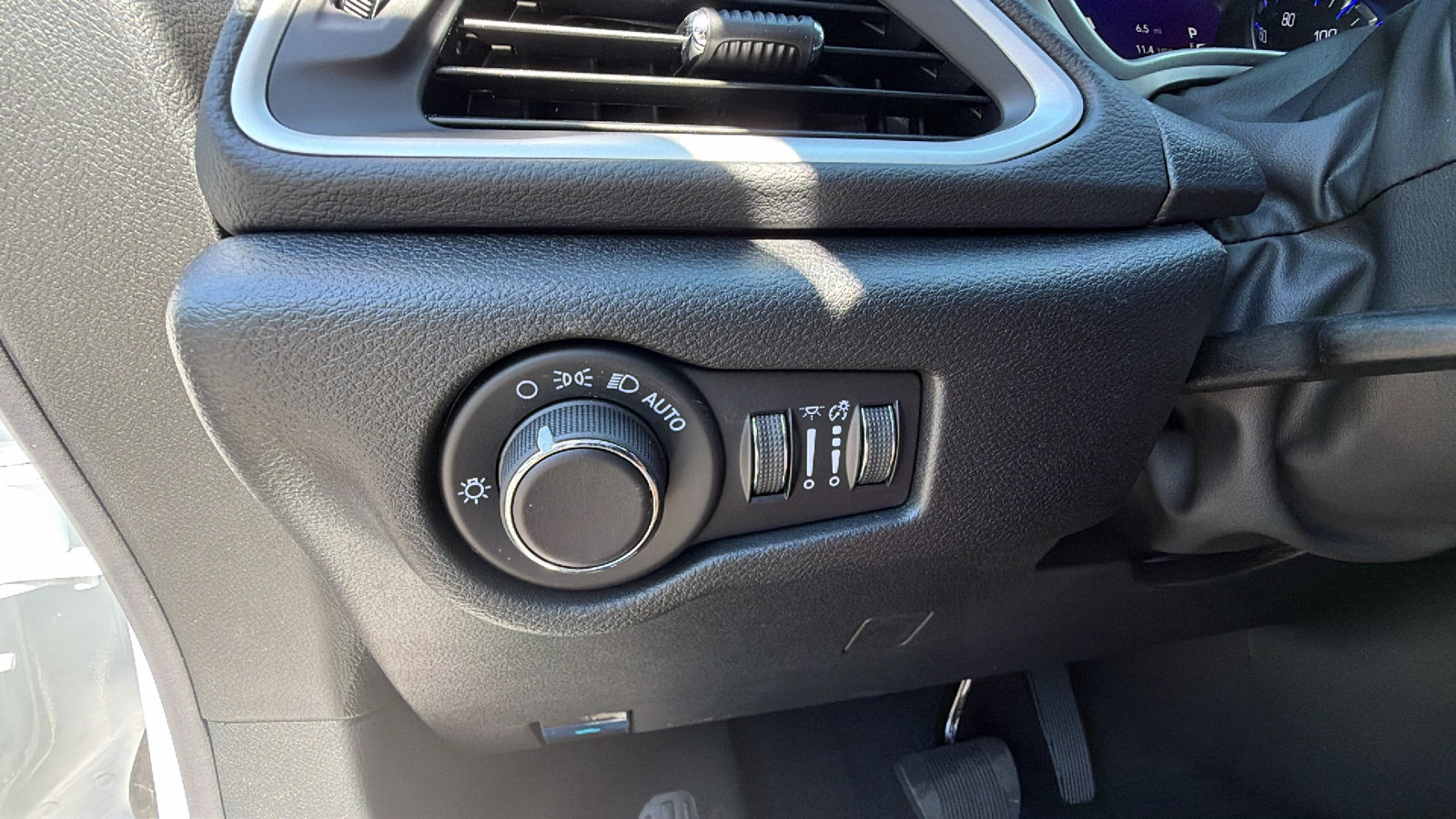 New 2027 Chrysler Pacifica LX FWD image 21