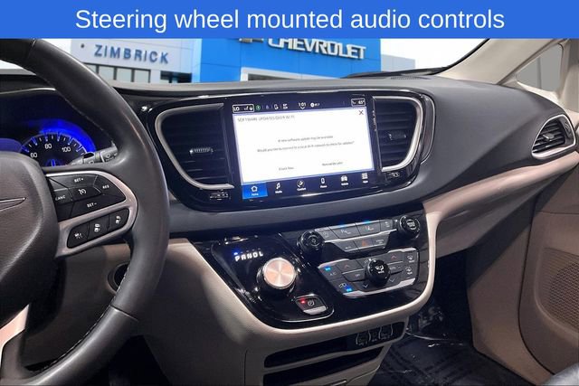 Used 2024 Chrysler Pacifica Touring-L image 12