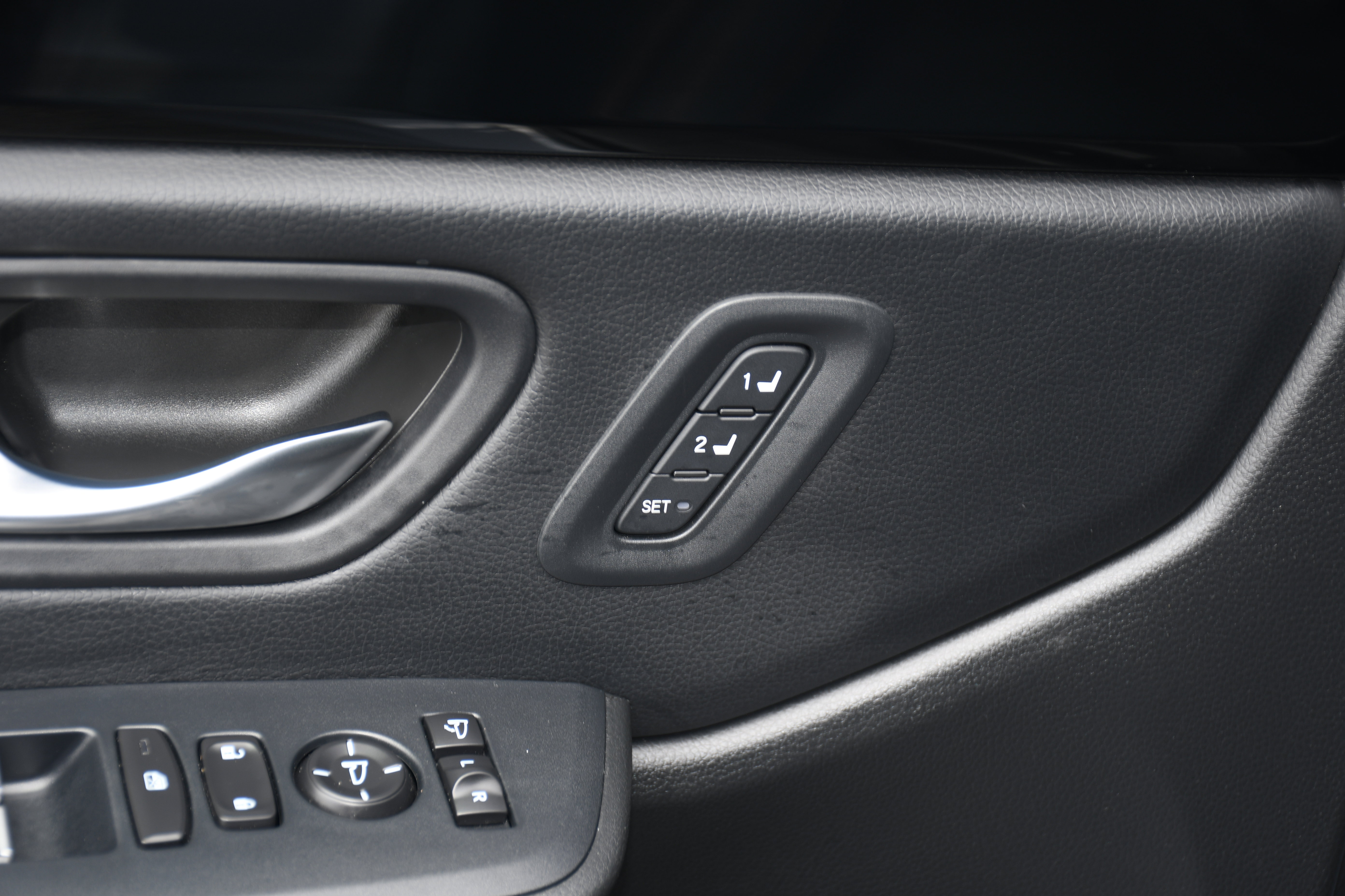 Used 2025 Honda Pilot TrailSport image 12
