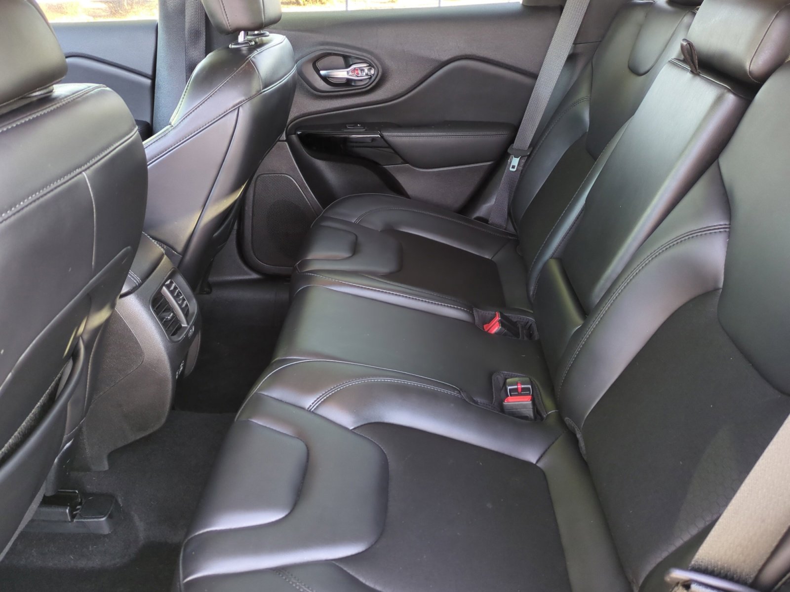 Used 2021 Jeep Cherokee Latitude Plus image 17