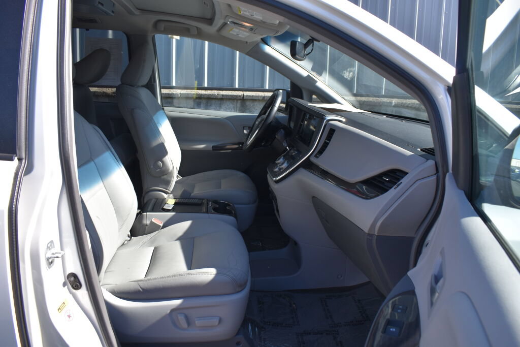 Certified 2016 Toyota Sienna XLE w/ XLE Navigation Package FWD image 25