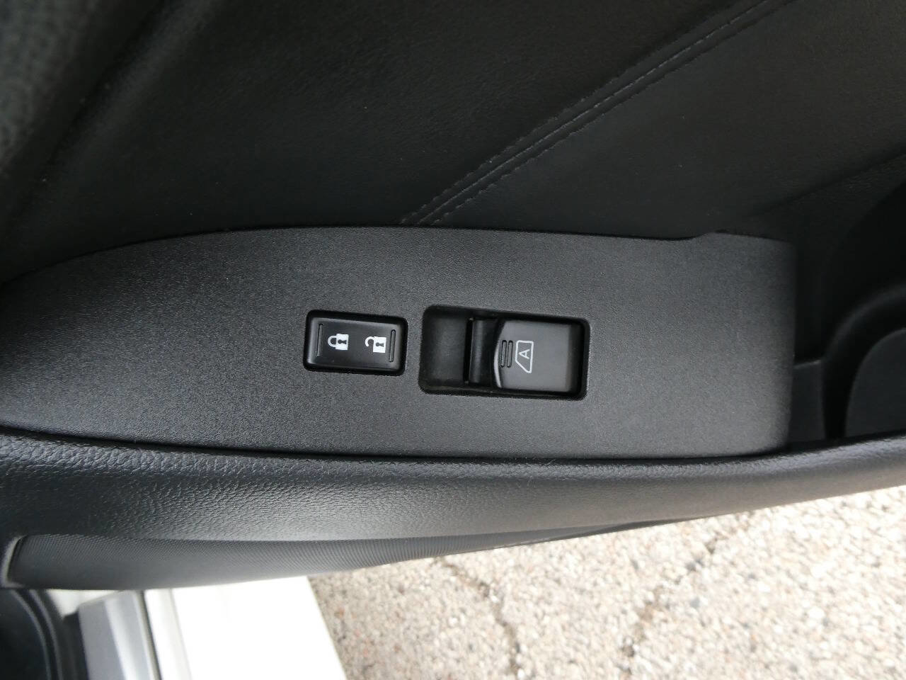 Used 2012 INFINITI G37 Sport w/ Premium Pkg image 30