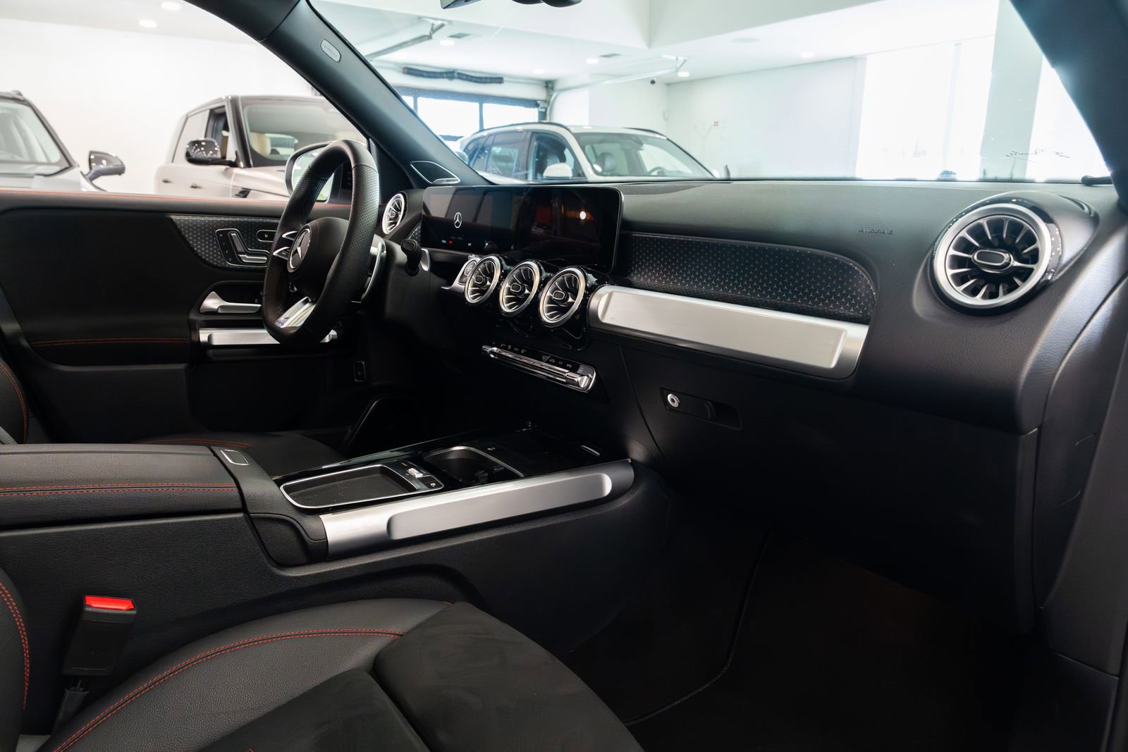 Used 2024 Mercedes-Benz GLB 35 AMG 4MATIC image 9