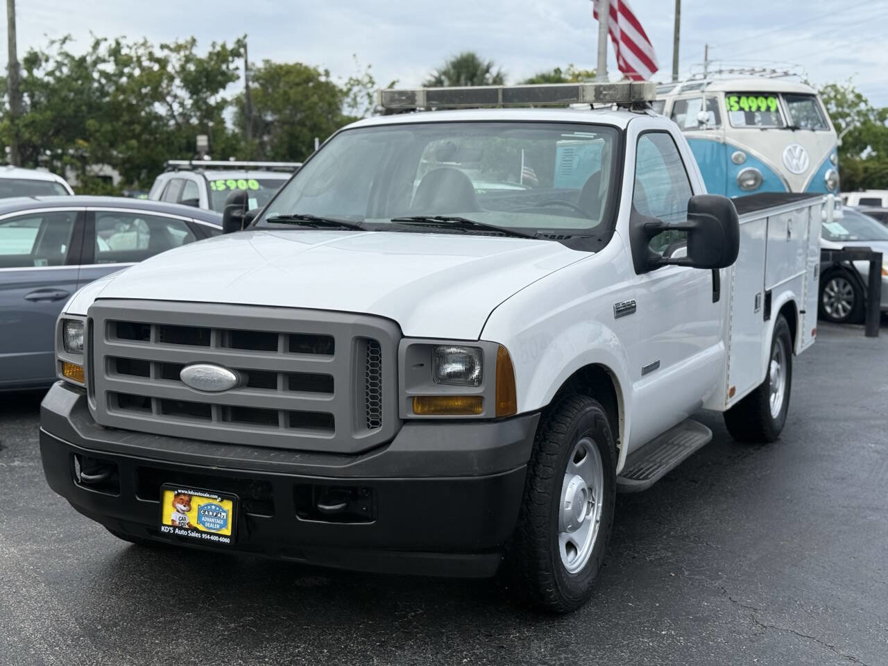 Used 2005 Ford F350 XL image 2