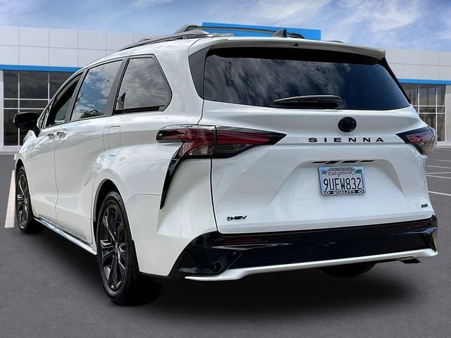 Used 2025 Toyota Sienna XSE w/ XSE Premium Package FWD image 5
