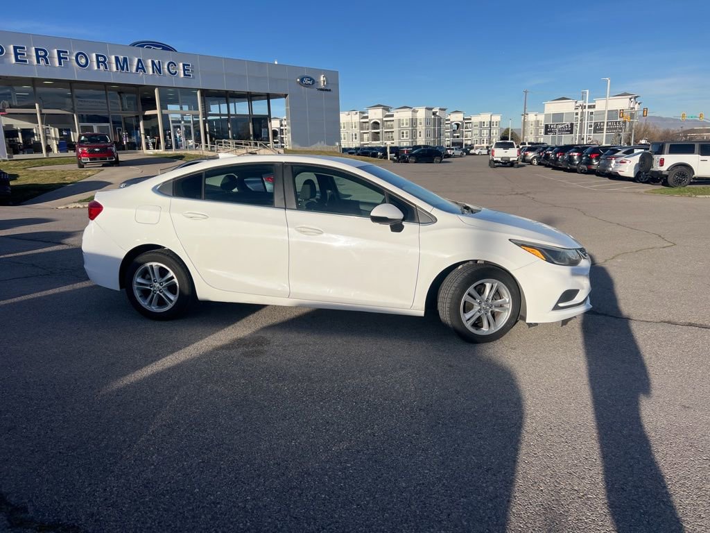 Used 2017 Chevrolet Cruze LT image 3