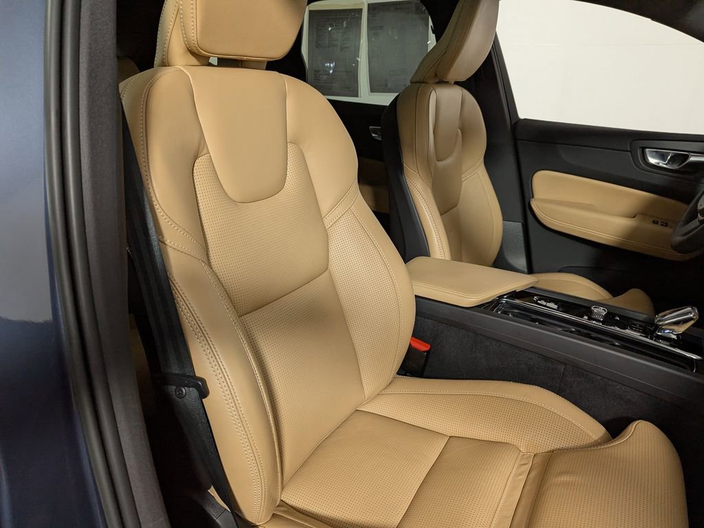 Used 2023 Volvo XC60 B5 Ultimate w/ Climate Package image 28
