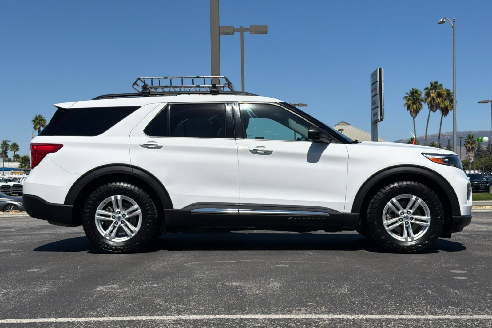 Used 2020 Ford Explorer XLT w/ Equipment Group 202A RWD image 3