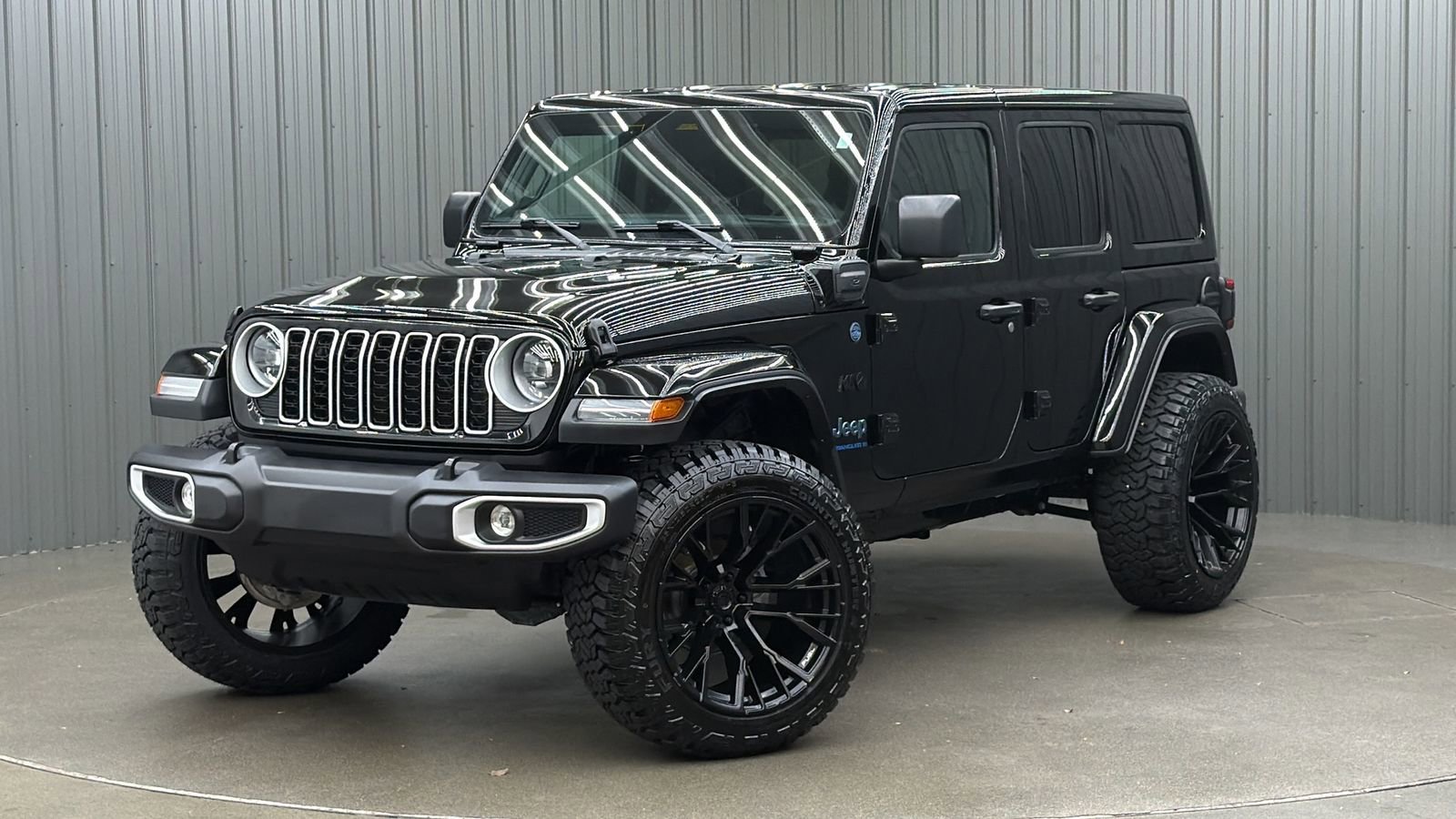 Used 2025 Jeep Wrangler Unlimited Sahara w/ Safety Group AWD/4WD image 1