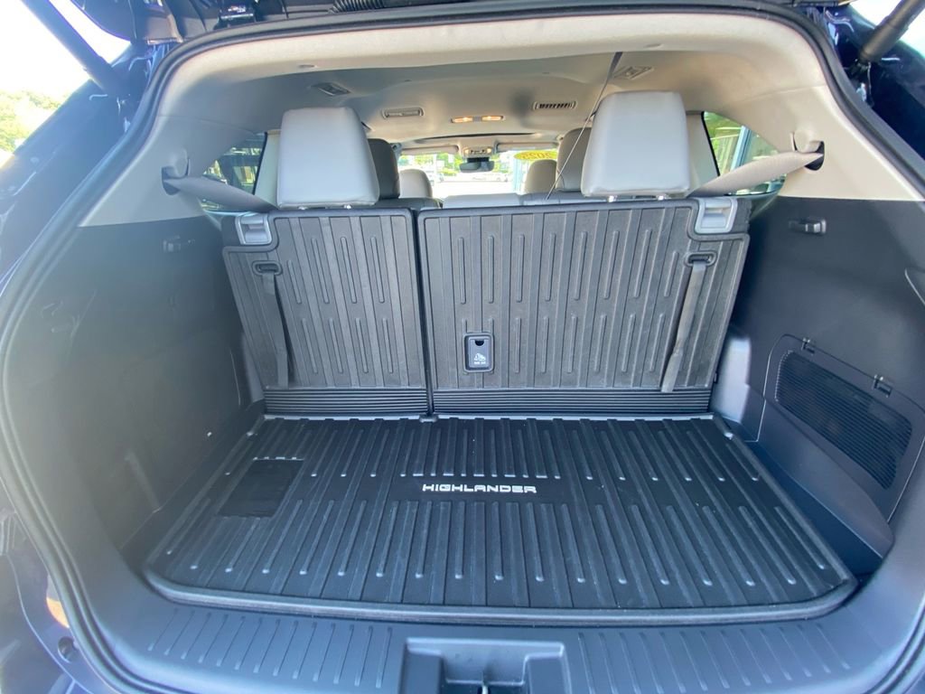 Used 2025 Toyota Highlander Limited AWD/4WD image 30