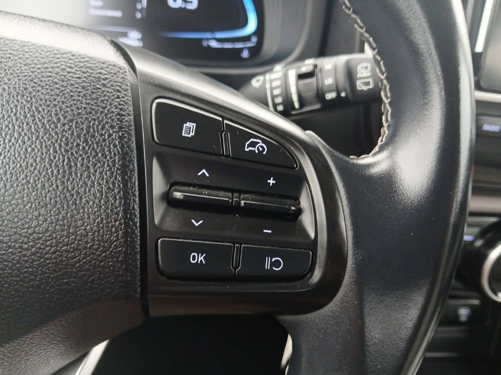 Used 2023 Hyundai Venue SEL image 12