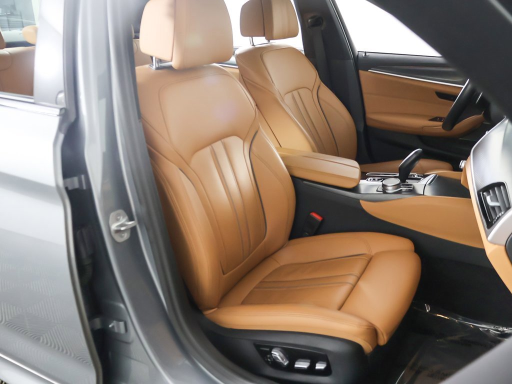 Used 2023 BMW M550i xDrive w/ Shadowloine Package image 31