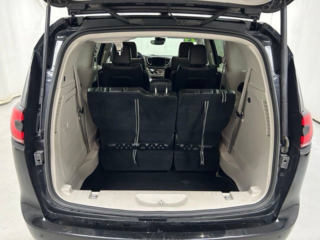 Used 2024 Chrysler Pacifica Limited FWD image 11