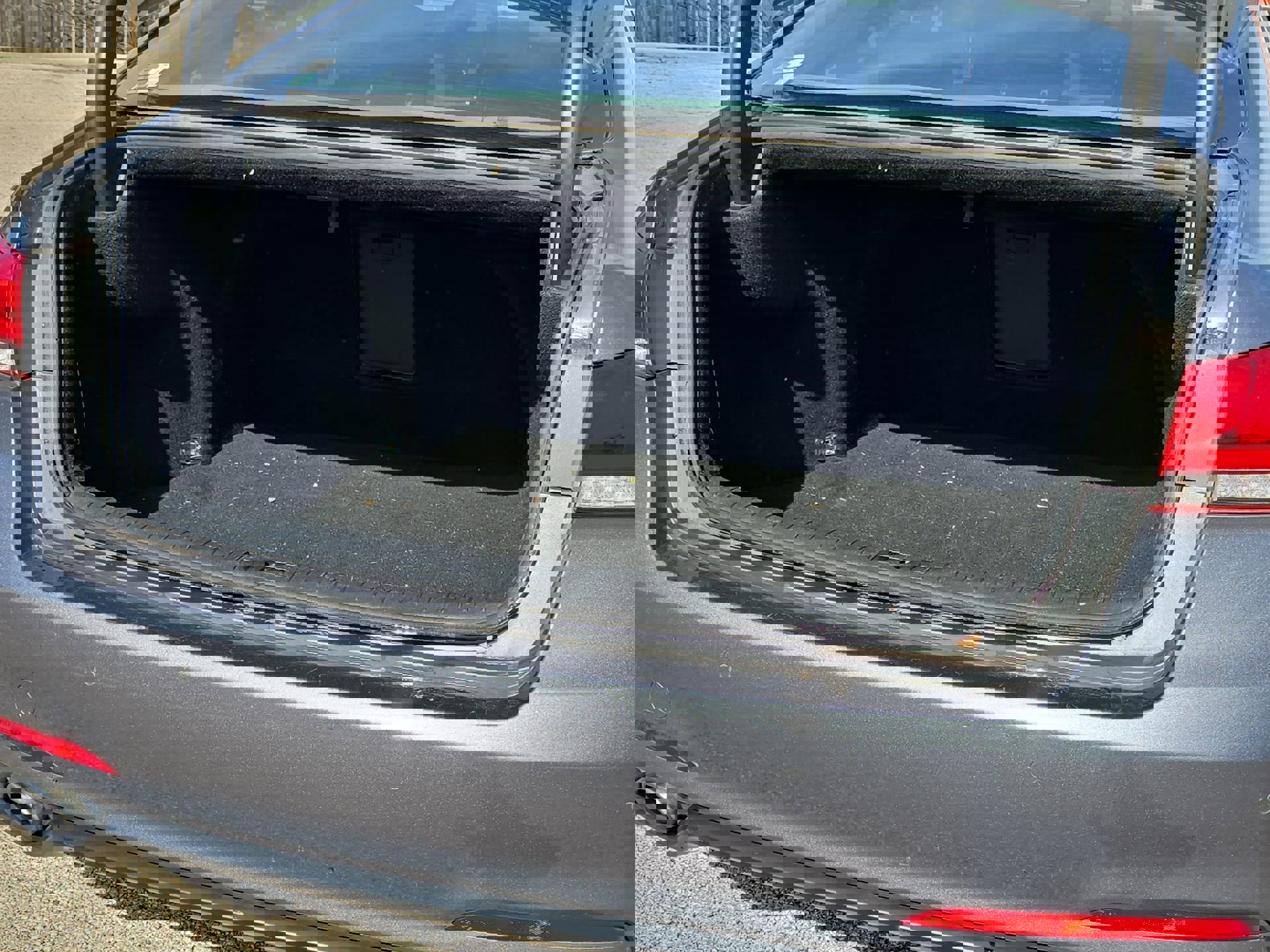 Used 2015 Hyundai Genesis 5.0 w/ Option Group 05 image 22