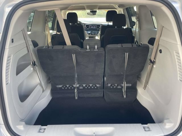 Used 2023 Chrysler Voyager LX FWD image 10