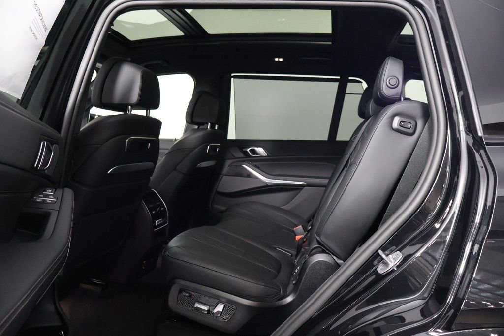 New 2026 BMW X7 M60i image 6