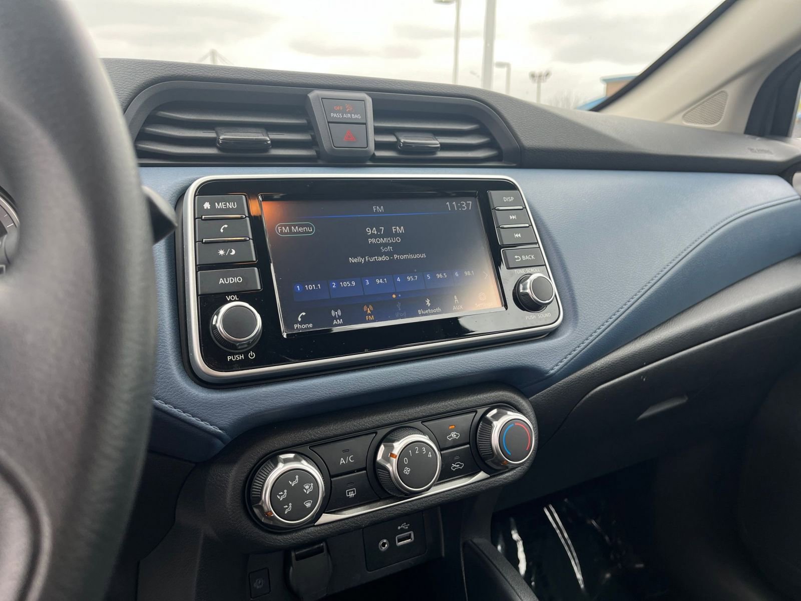 Used 2025 Nissan Versa SV FWD image 20