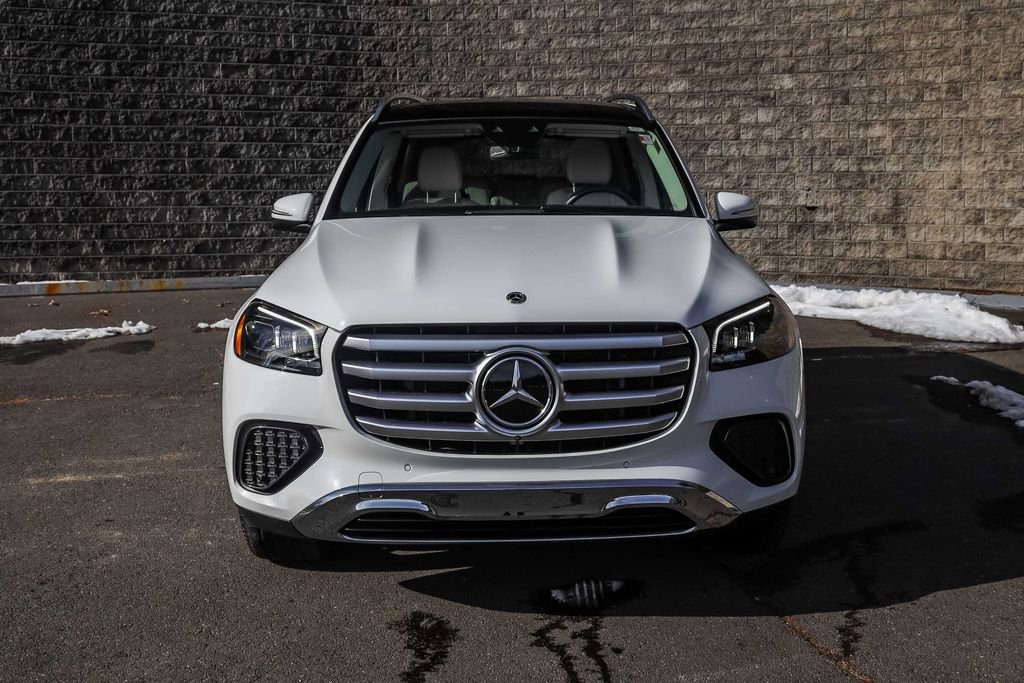 Used 2024 Mercedes-Benz GLS 450 4MATIC image 2