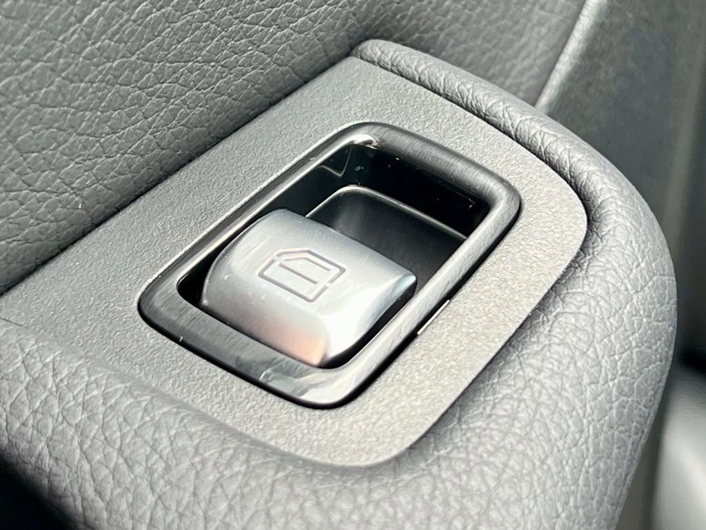Certified 2022 Mercedes-Benz GLC 300 4MATIC image 38