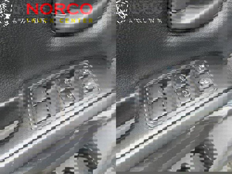 Used 2017 Nissan Titan S image 10