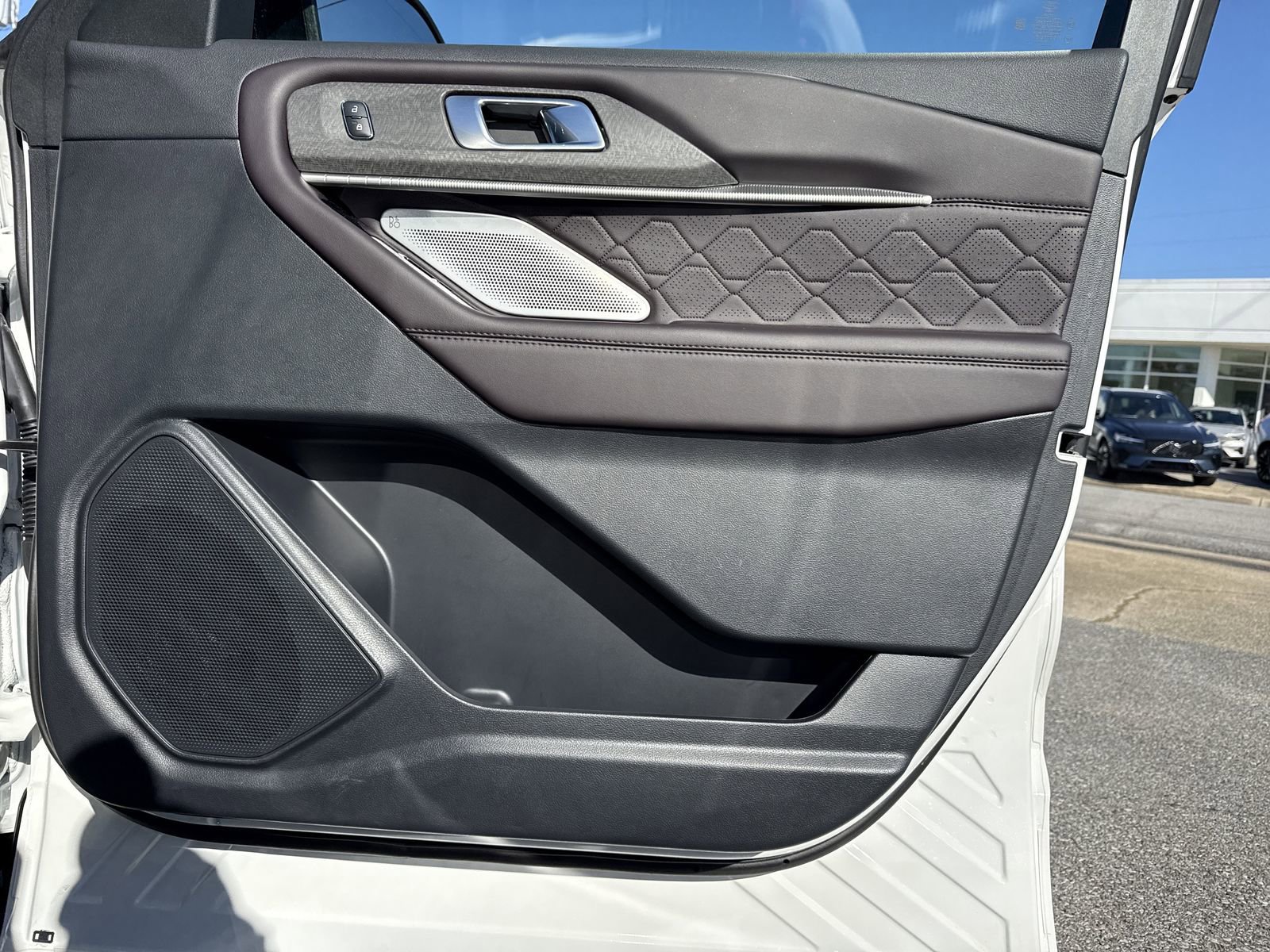 Used 2025 Ford Explorer Platinum w/ Ultimate Package image 34