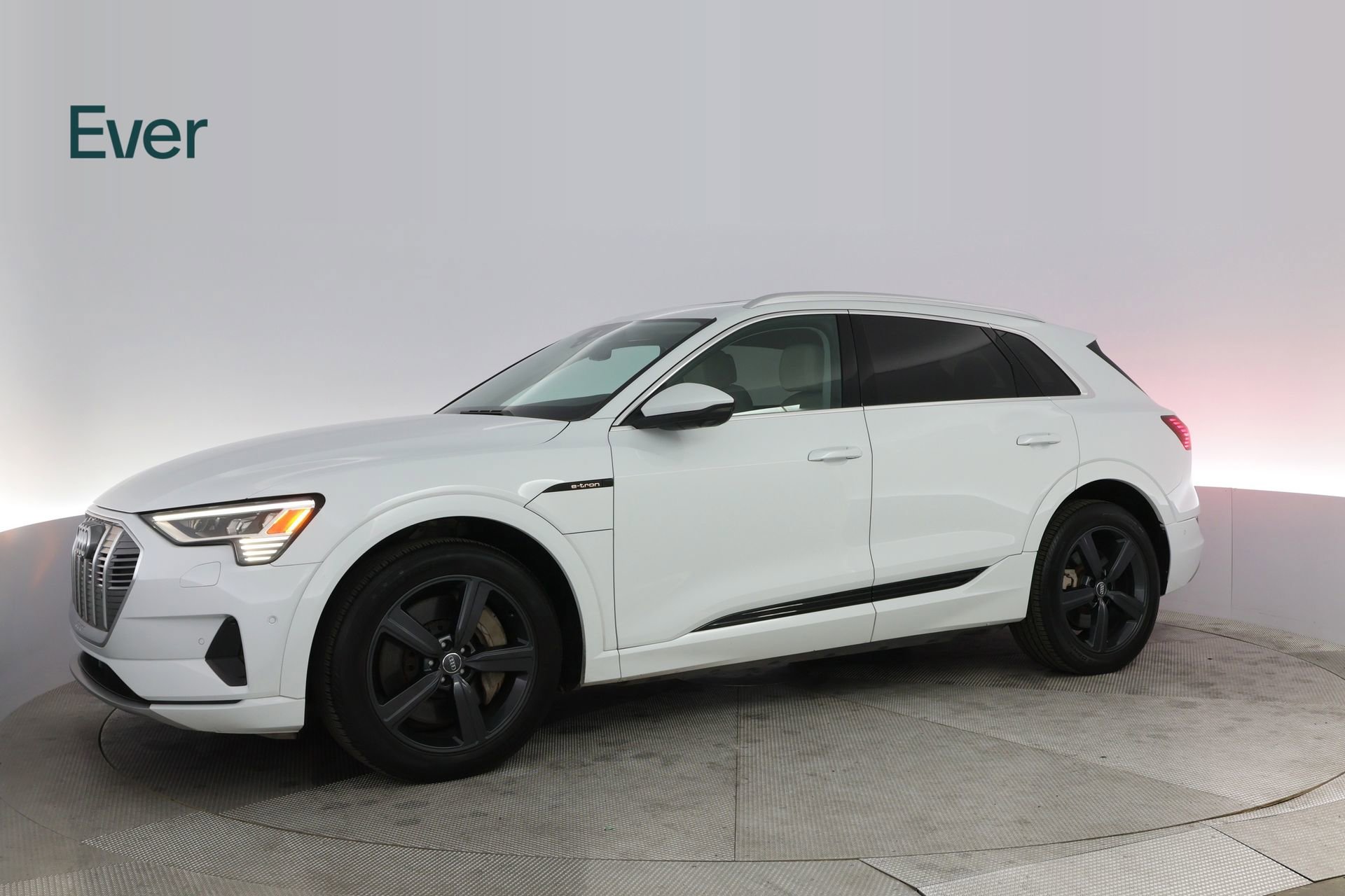 Used 2019 Audi e-tron Premium Plus image 18