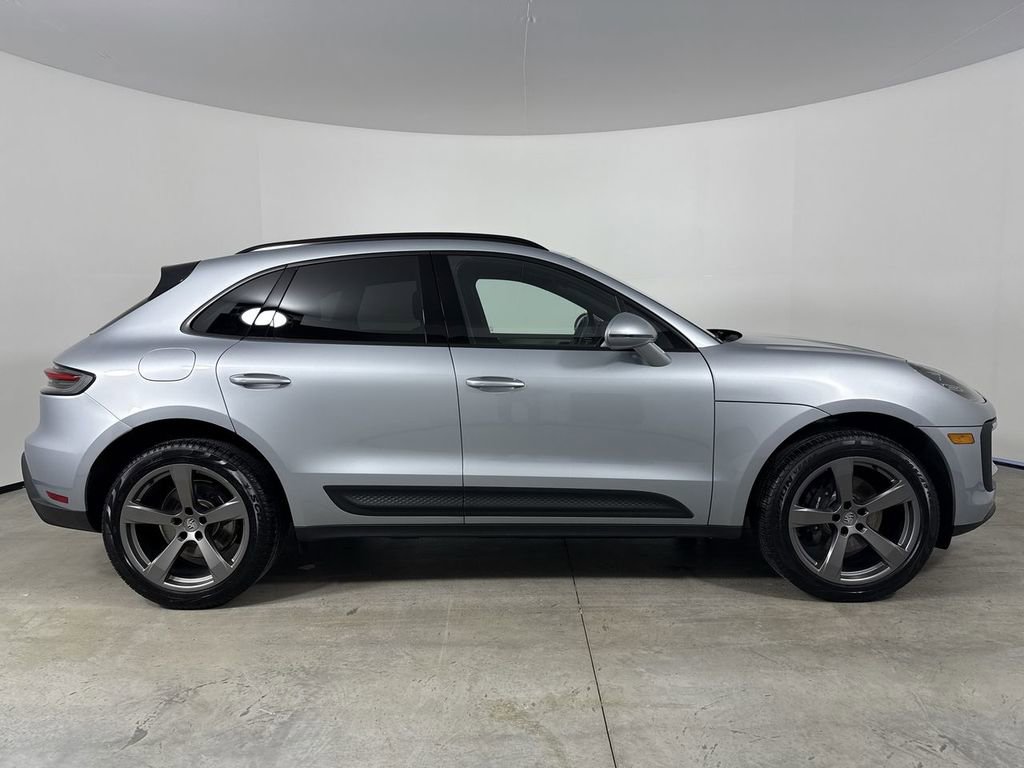 Certified 2025 Porsche Macan image 8