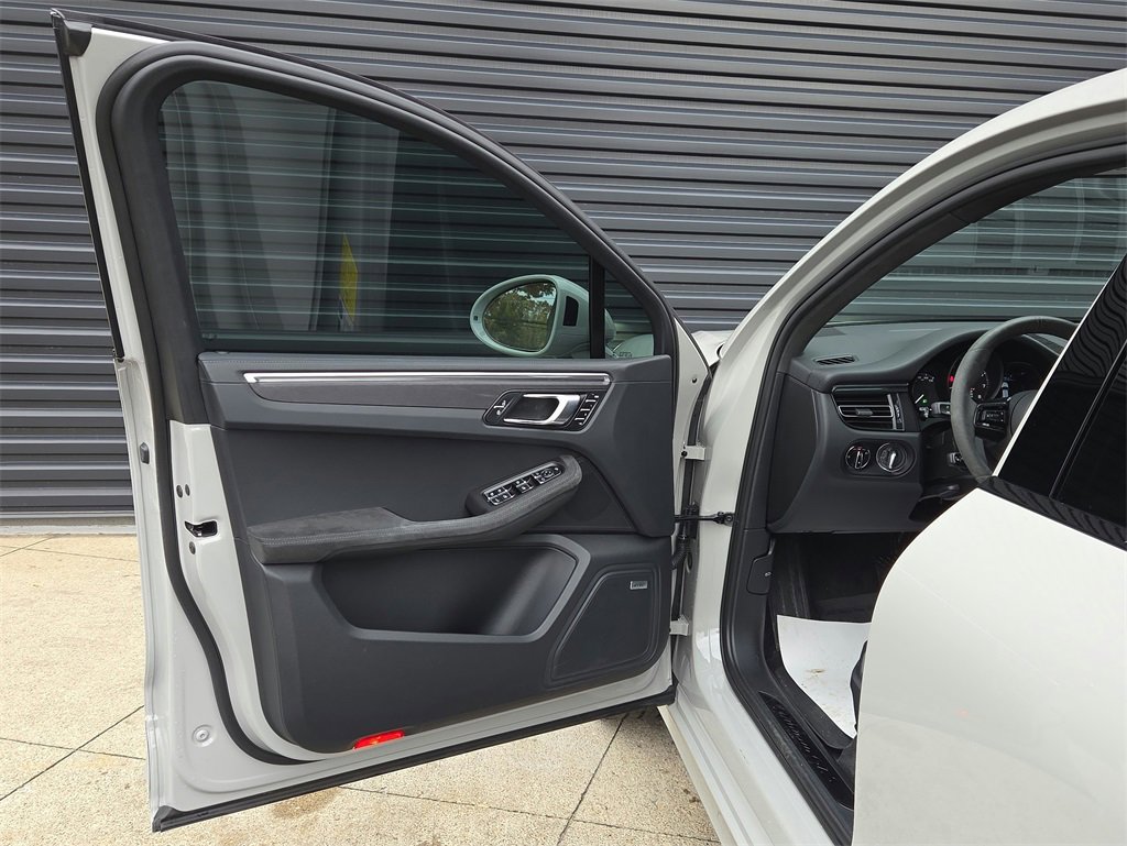 Used 2023 Porsche Macan GTS image 6